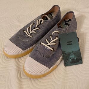 Blue Tom’s shoes. Never worn and great condition.
